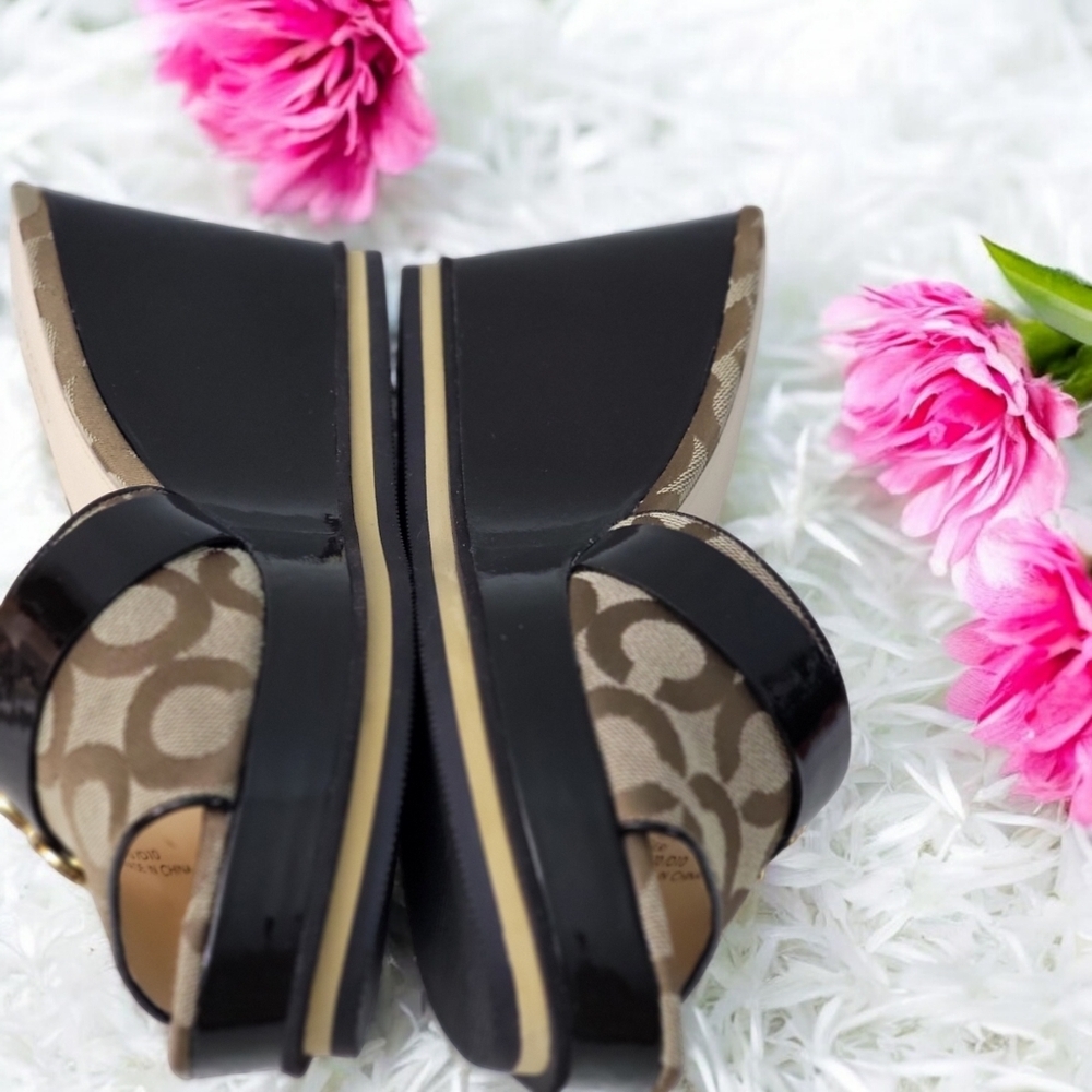 Coach woman's size 9B platform wedge with peep toe. - Picture 5 of 11
